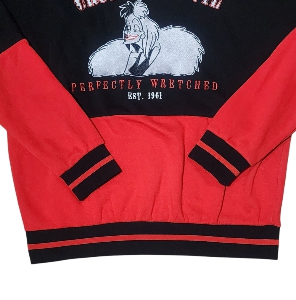 Disney One Hundred and One Dalmatians Cruella de Vil Panel Crewneck - BoxLunch - Picture 6 of 8